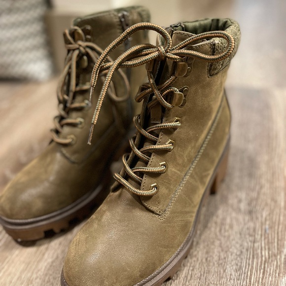 Olive green heeled combat boots 7.5 worn once - Picture 2 of 5